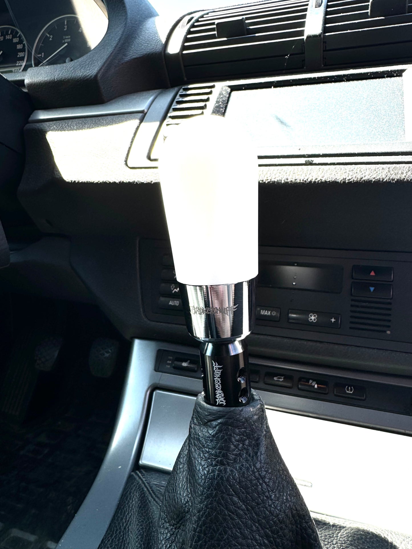 Thorns Shift Knob black or white
