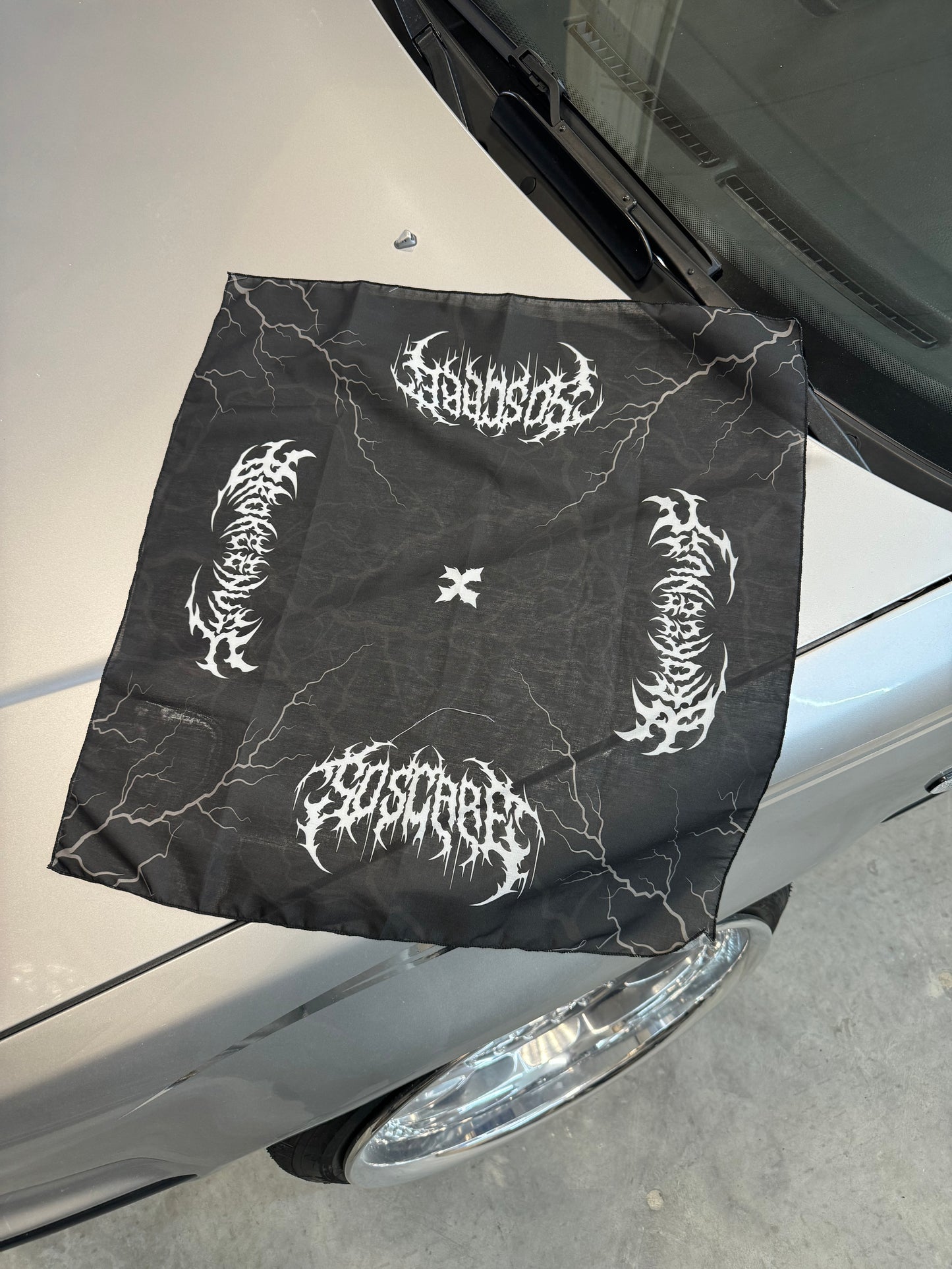 SoScare x Brokeenuff Bandana white or black
