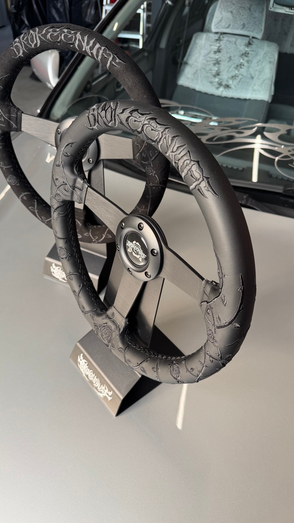 Black Thorns and Roses Steering Wheel (Flat Version)