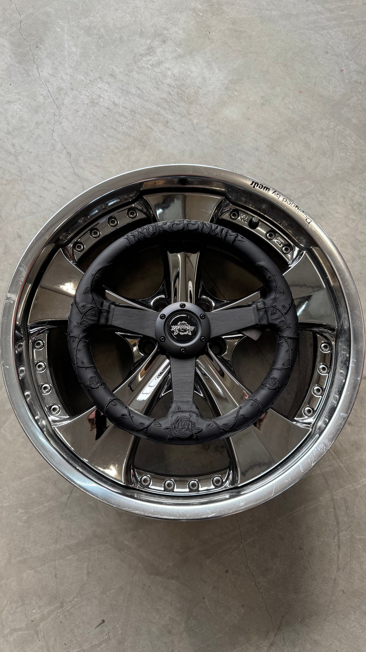 Black Thorns and Roses Steering Wheel (Flat Version)