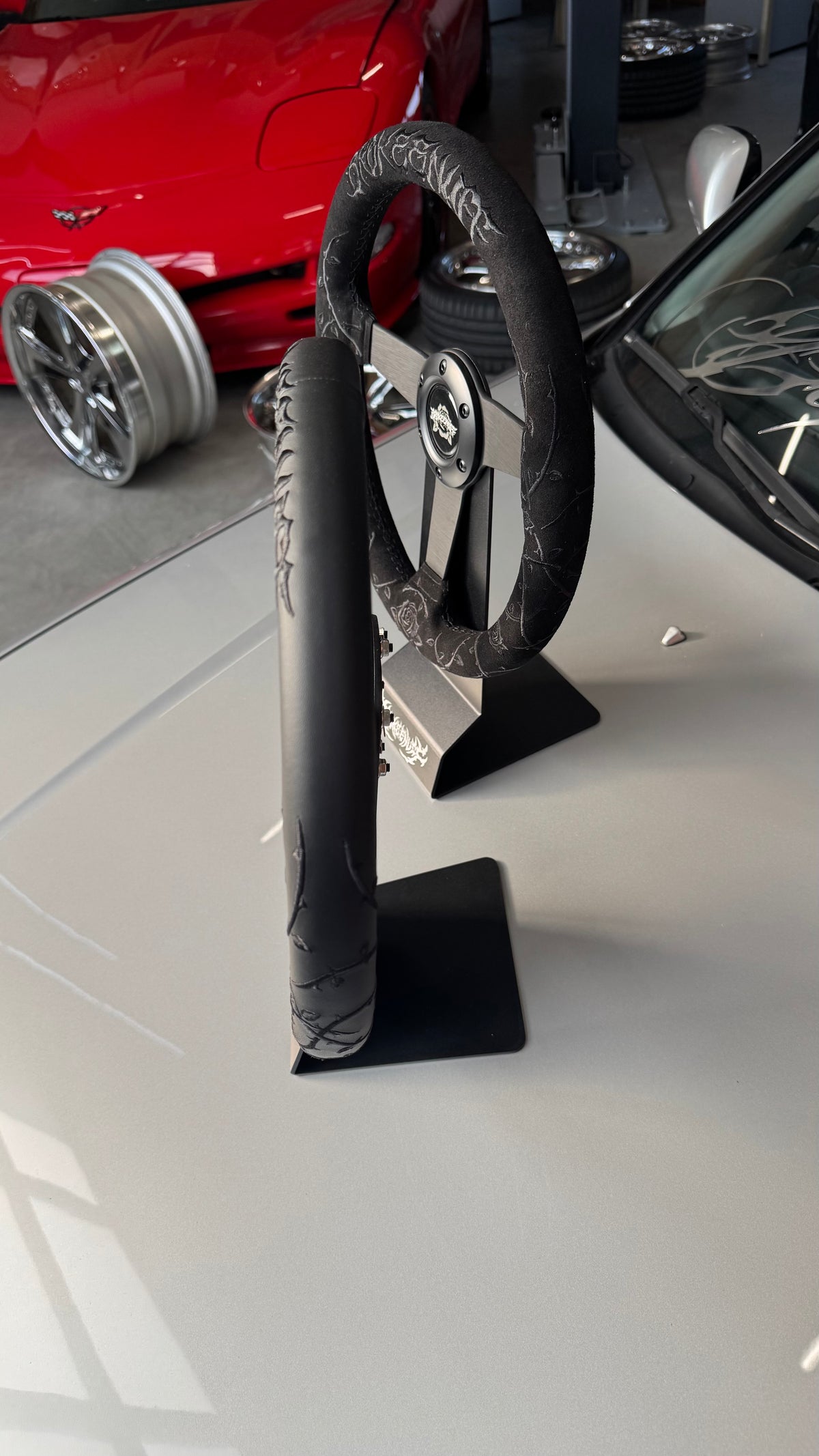 Black Thorns and Roses Steering Wheel (Flat Version)