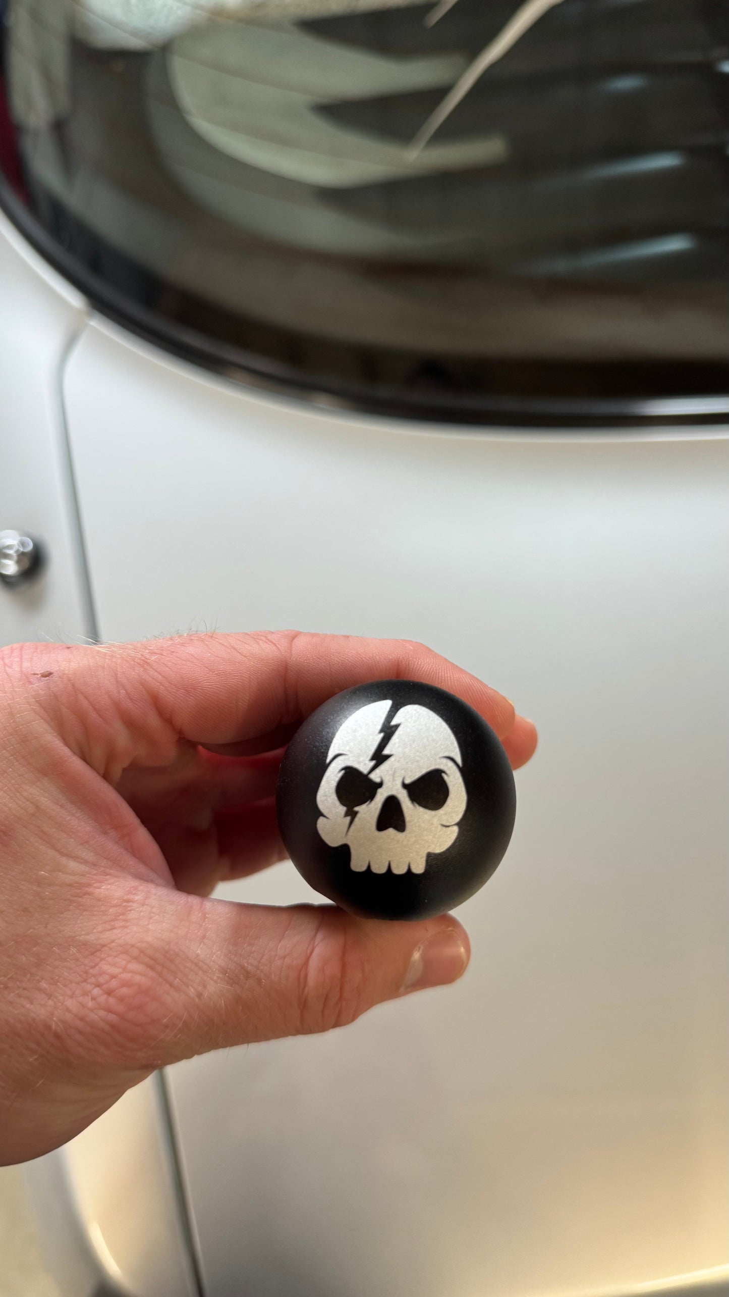 Ghost Shift Knob black (different Logo)
